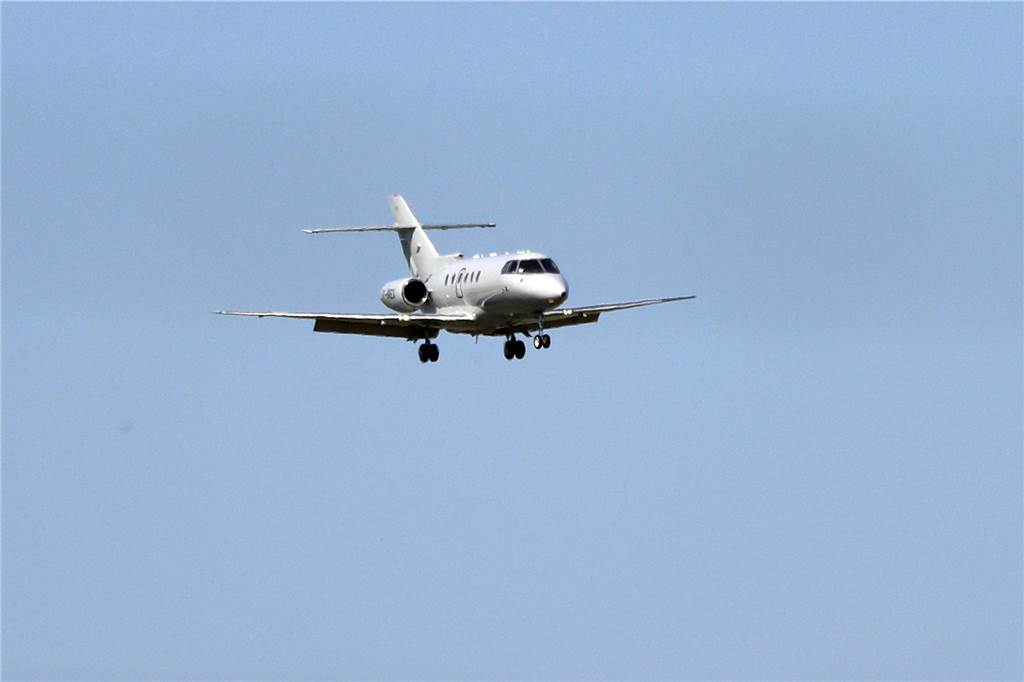 BVB-Medizincheck: Sebastien Haller in Dortmund eingetroffen Mit einer Hawker 800XP flog der neue BVB-Stürmer Sebastian Haller am Donnerstmittag aus Paris ein.