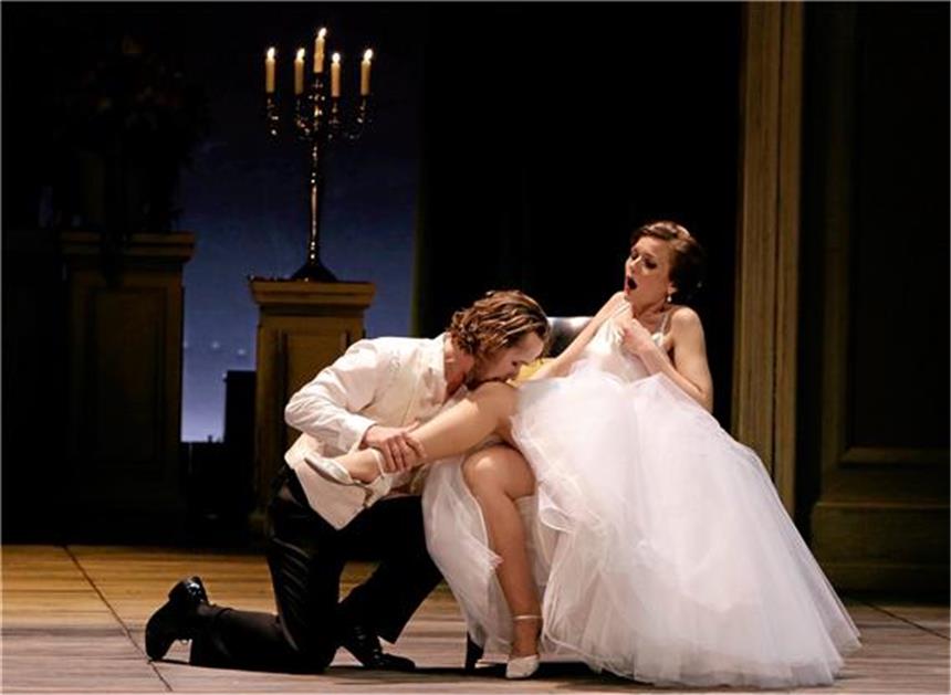 Mit einer Heiratsposse endet Ben Baurs „Don Giovanni“-Inszenierung im Musiktheater im Revier. 