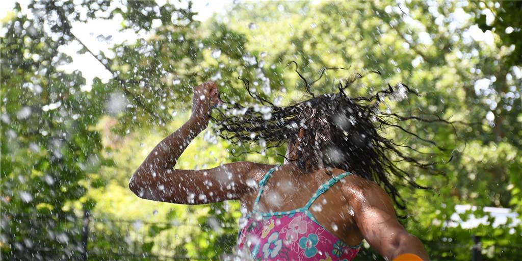 Der heißteste Tag des Jahres: Das waren die Auswirkungen in Selm, Olfen und Nordkirchen Mit einer Wasserschlacht haben sich die Teilnehmer der Ferienfreizeit von Spielmobil und OGS am Dienstag gegen die Hitze geholfen.