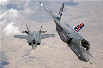 Mit F-35-Kampfflugzeugen und anderen Wafefnsystemen konnte Weltmarktführer Lockheed Martin seinen Umsatz überdurchschnittlich steigern. Foto: Tom Reynolds