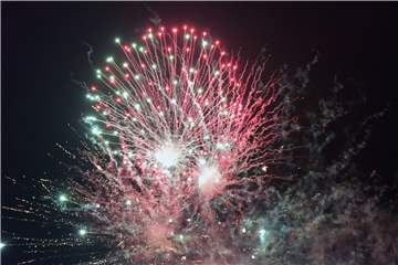 Mit farbenprächtigem Feuerwerk wird Lünen das neue Jahr begrüßen. Allerdings sollte man bei Kauf und Abbrennen der Raketen und Böller einiges beachten.