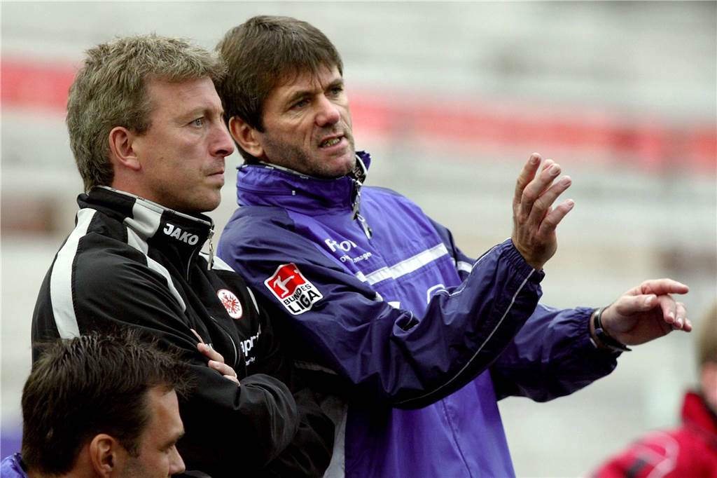 Armin Reutershahn bringt viel Erfahrung mit zum BVB: Erste Klasse in der zweiten Reihe Armin Reutershahn im Gespräch mit Friedhelm Funkel.