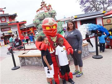 Mit fünf Attraktionen in der neuen Erlebniswelt «Ninjago World» ist das Legoland California Resort in die Saison gestartet.    Foto: Legoland California Resort/ Sandy Huffaker