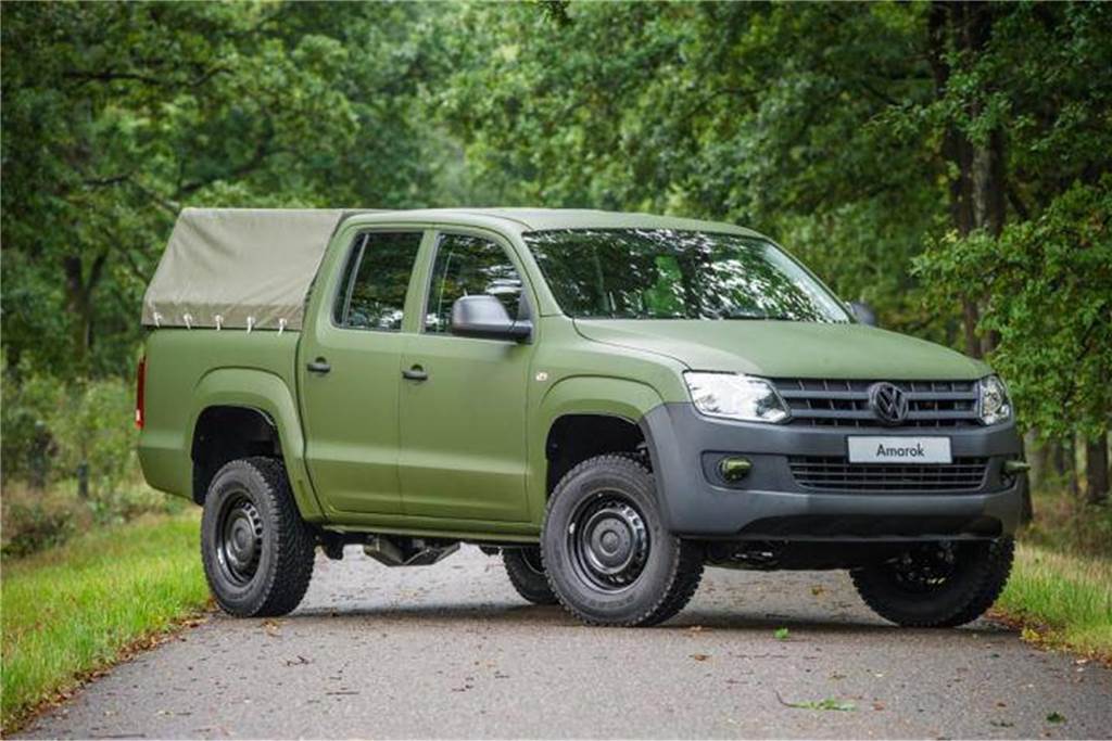 Kampfhubschrauber trainieren im Tiefflug über Ahaus Ein VW Amarok der Koninklijke Luchtmacht