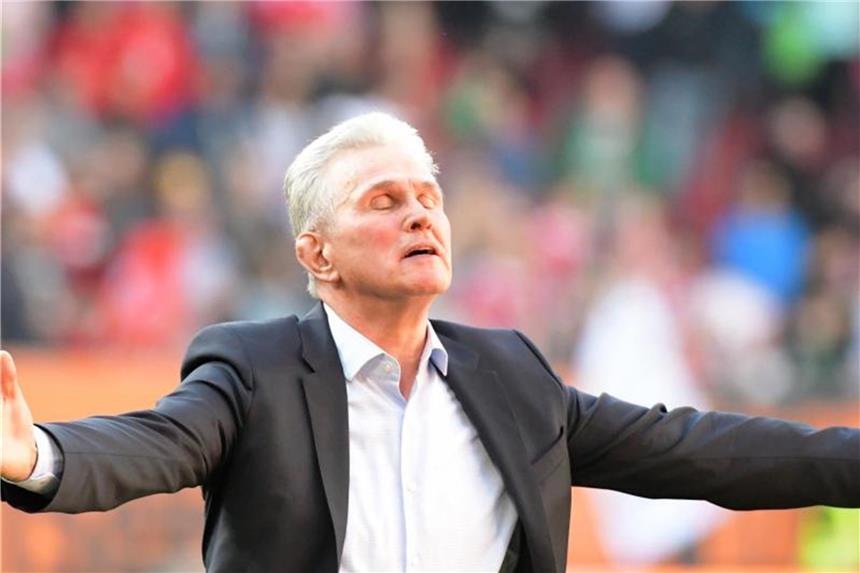 Heynckes: Deutsche Meisterschaft ist „das schönste Erlebnis“ Mit geschlossenen Augen nimmt Trainer Jupp Heynckes den Jubel zum vorzeitigen Gewinn der Deutschen Meisterschaft entgegen. Foto: S. Puchner