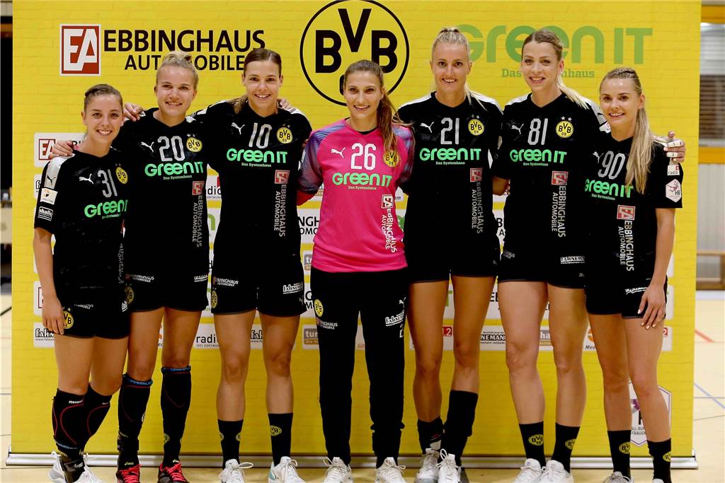 Neustart im neuen Gewand: Der BVB geht mit zwei Spielführerinnen in die Saison 2019/20 Mit gleich sieben neuen Spielerinnen hat sich Borussia Dortmund für die neue Saison verstärkt: Neu im Kader stehen (v.l.) Kelly Vollebregt, Merel Freriks, Inger Smits, Isabell Roch, Kelly Dulfer, Aleksandra Zych und Bogna Sobiech.