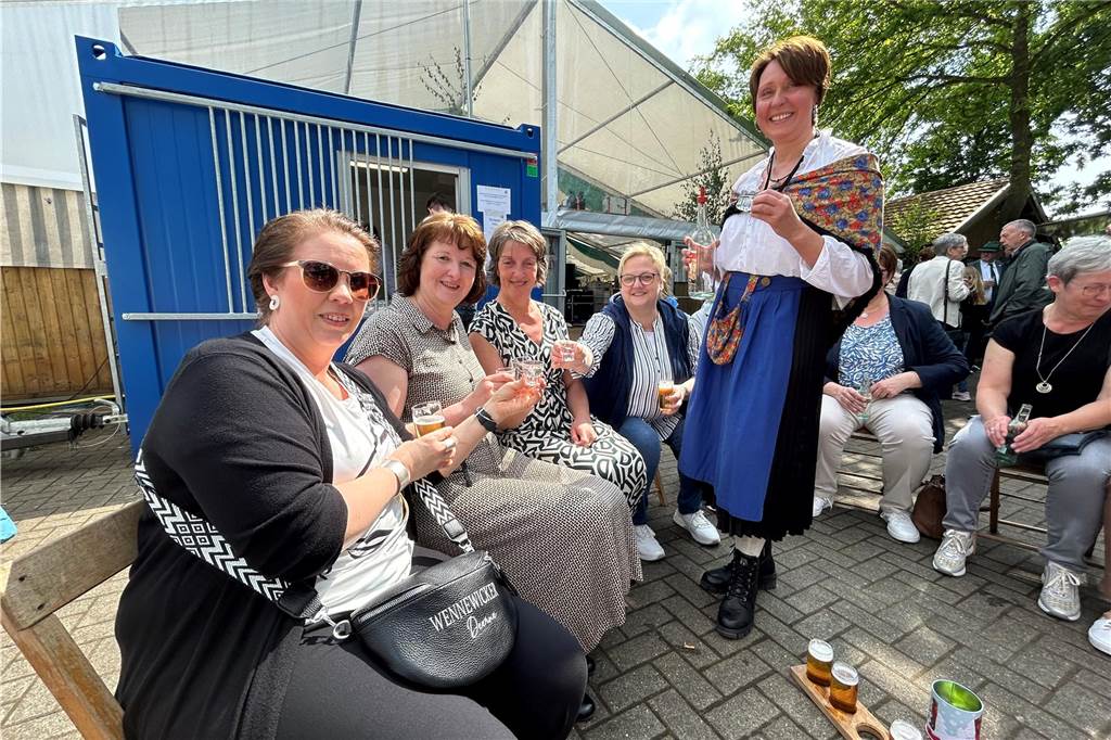 Mit großartiger Stimmung und bestem Wetter starteten die Schützen in Wennewick-Oldenkott in ihr Jubiläumsjahr. 