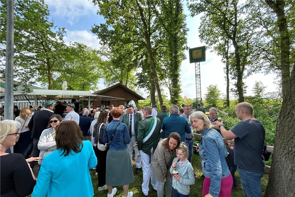 Mit großartiger Stimmung und bestem Wetter starteten die Schützen in Wennewick-Oldenkott in ihr Jubiläumsjahr. 