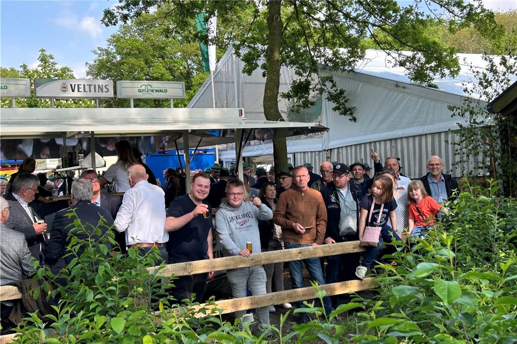 Mit großartiger Stimmung und bestem Wetter starteten die Schützen in Wennewick-Oldenkott in ihr Jubiläumsjahr. 