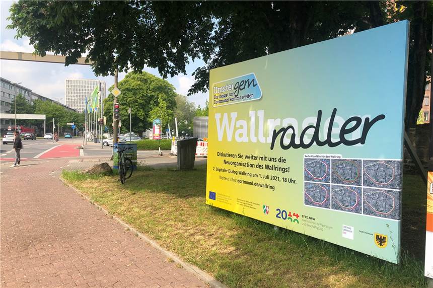 Umweltspur, Radspur, Einbahnstraße? Dortmunder diskutieren Pläne für den Wall Mit großen Plakaten hatte die Stadt für den zweiten Bürgerdialog zum Umbau des Wallrings geworben.
