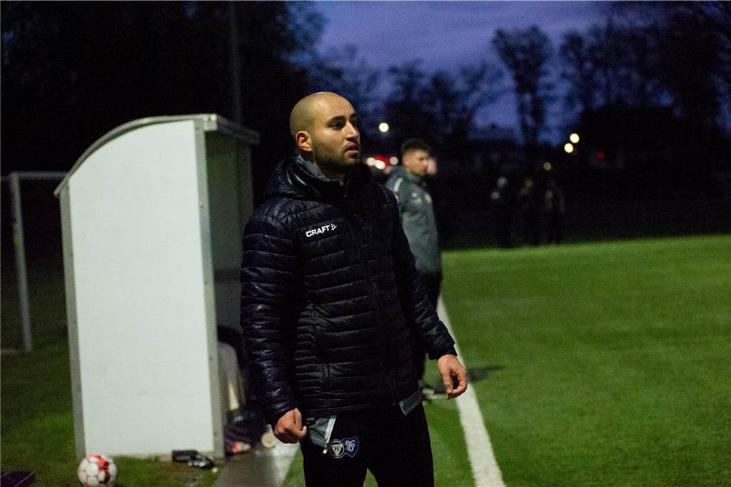 U19 des TuS Haltern kommt dem großen Ziel näher Mit guten Karten im Kampf um den Klassenerhalt: Trainer Deniz Bozoglu und die U19 des TuS Haltern am See.