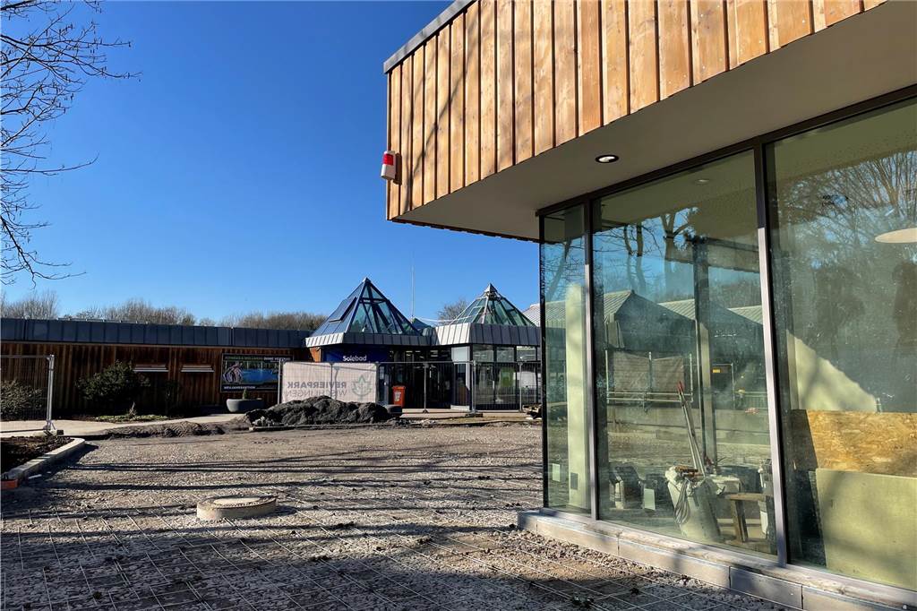 Endspurt im Revierpark: Das neue Sportbad soll Ende März eröffnen Eingang zum neuen Sportbad im Revierpark Wischlingen. Im Hintergrund der Eingang zum bestehenden Bad