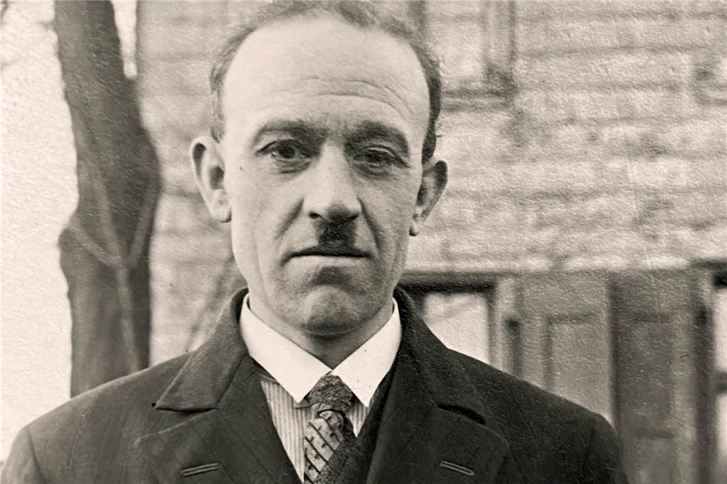 Buch zu 100 Jahren Schettler: Chef gibt Versprechen trotz Baukrise Ein historisches schwarz-weiß Porträtfoto von Firmengründer Friedrich Leickel.