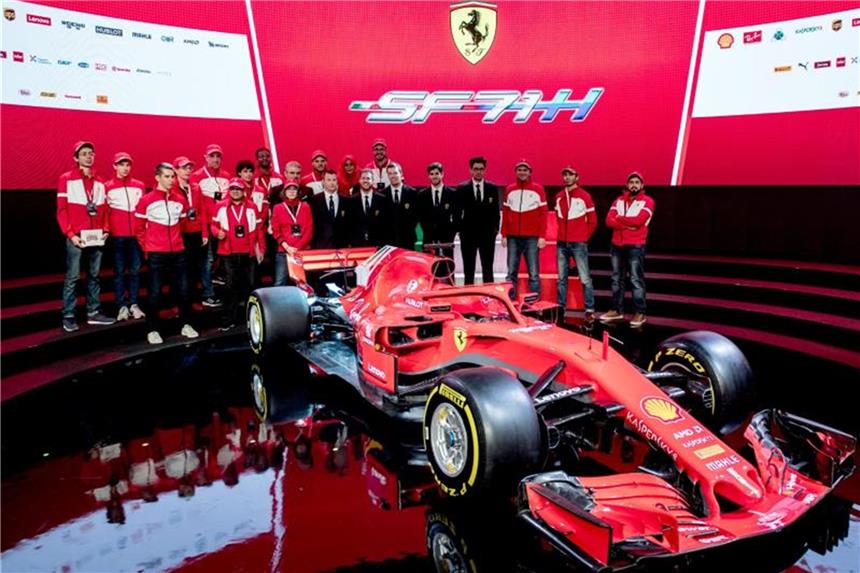 Formel 1 legt los: Neuer Silberpfeil und Ferrari vorgestellt Mit ihm sollen Sebastian Vettel und Kimi Räikkönen der Formel-1-Konkurrenz das Fürchten lernen: Der neue Ferrari SF71H. Foto: Callo Albanese