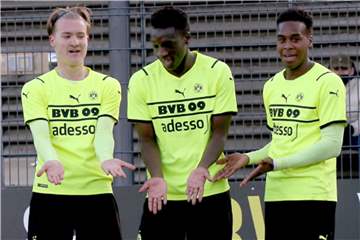 Mit ihren teils spektakulären sechs Treffern legten die Borussen-Nachwuchshoffnungen (von links) Julian Rijkhoff, Abdoulaye Kamara und Jamie Binom-Gittens (v.l.) den Fall Besiktas Istanbul zu den Akten.