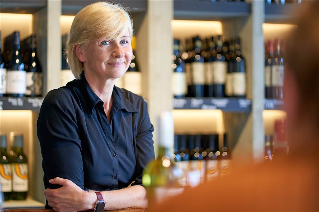 Südafrika-Expertin macht den Test: Wie schmeckt‘s in der Weinbar „Iwayini“? Mit-Inhaberin Barbara Icking