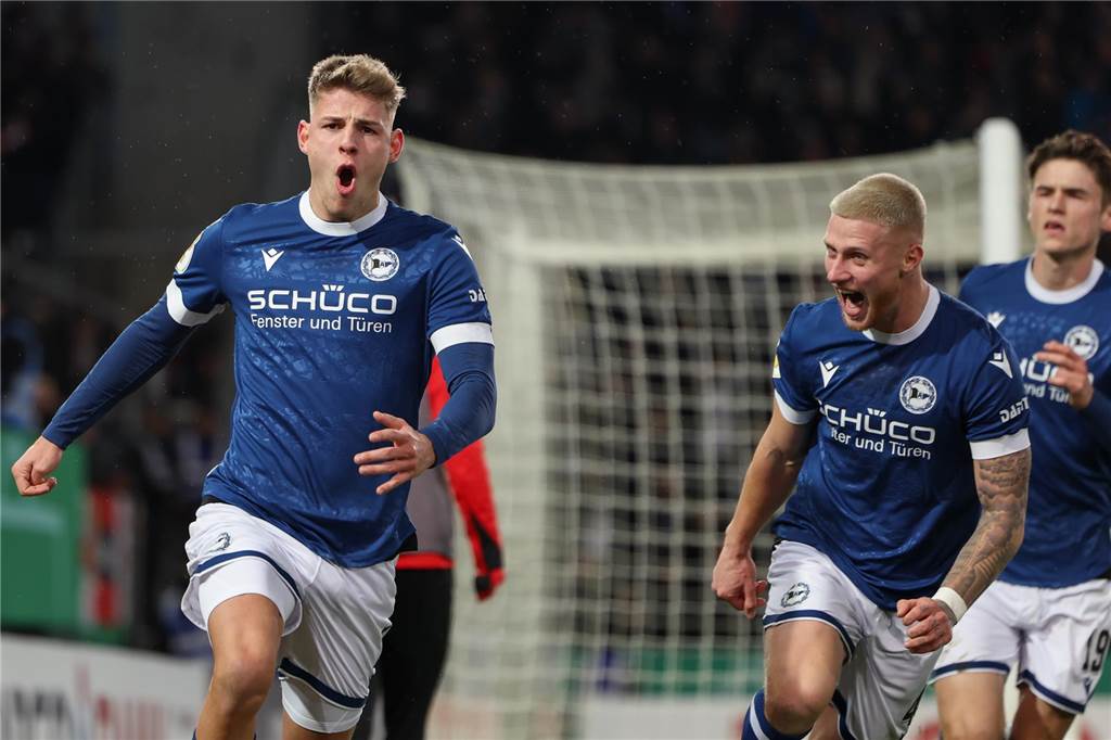 Neustart für Grodowski: Wechsel nach Bielefeld könnte perfekt passen Julian Kania jubelt über ein Tor von Arminia Bielefeld.