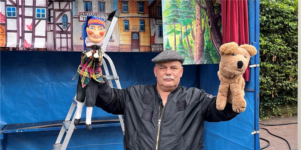 Stephanusfest in Bork findet endlich wieder statt: „Das ist mein Leben“ Mit Kasper und Hund Wuschel unterhält Adolf Hortz die Kinder beim Stephanusfest.