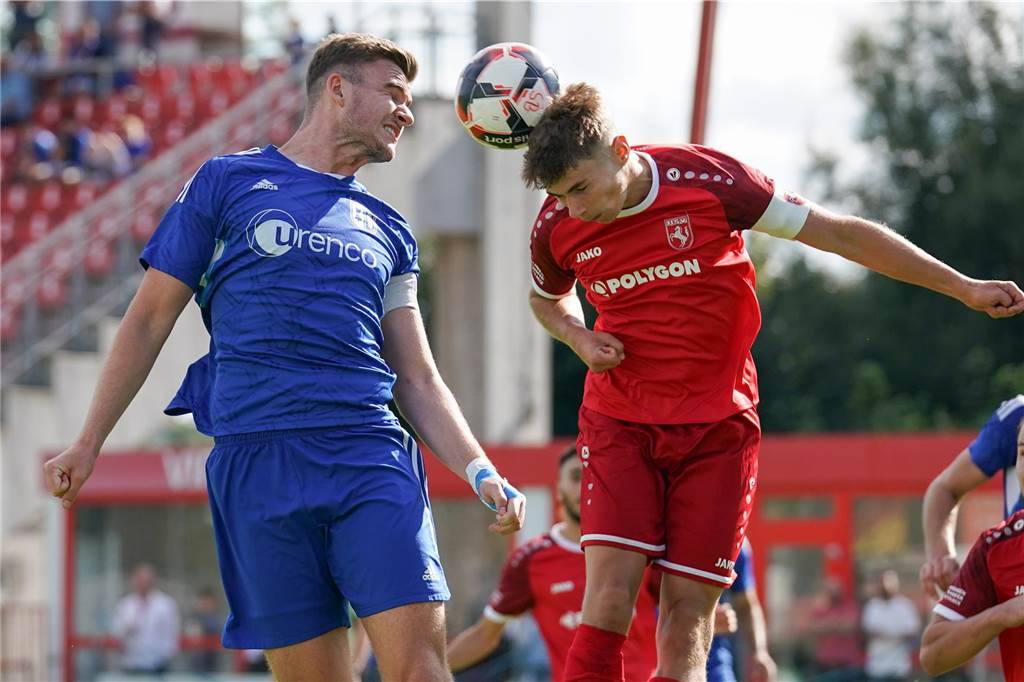 Mit Kilian Voss (l.) holt sich die SpVgg Vreden auch einiges an Kopfballstärke ins Hamalandstadion.
