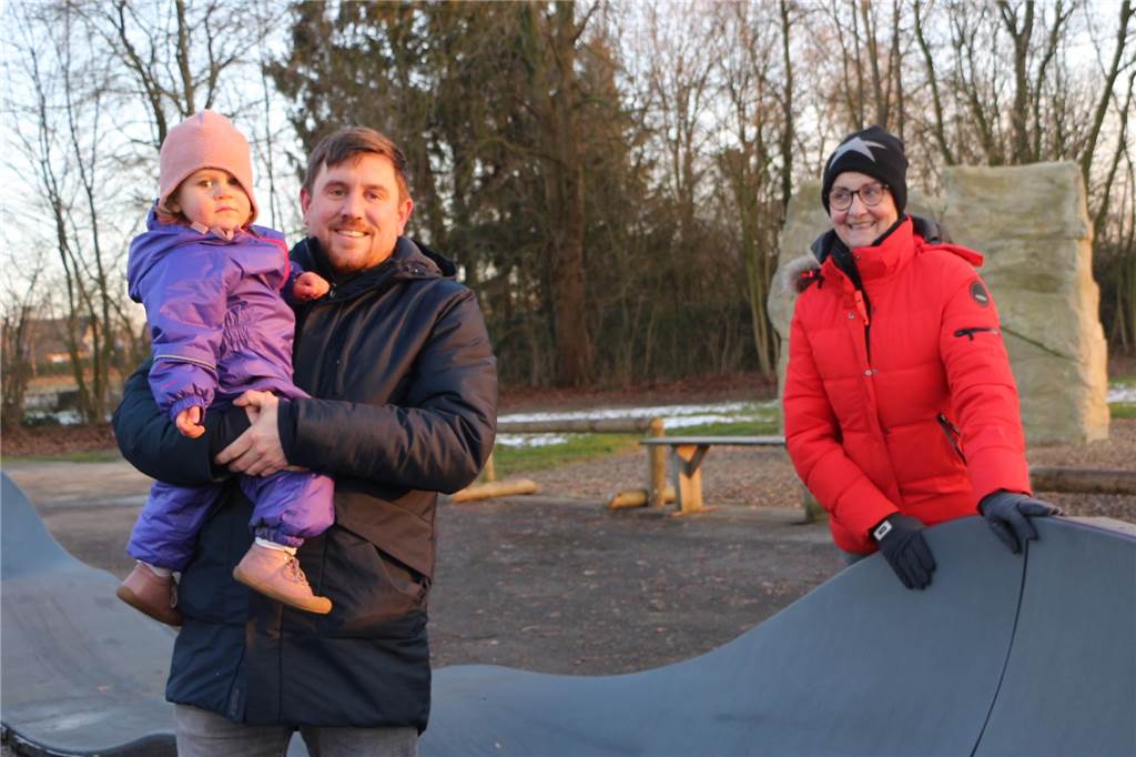 Mit Kind und Kegel ging es zum Campus, das Winterdorf soll ein Familienevent sein.