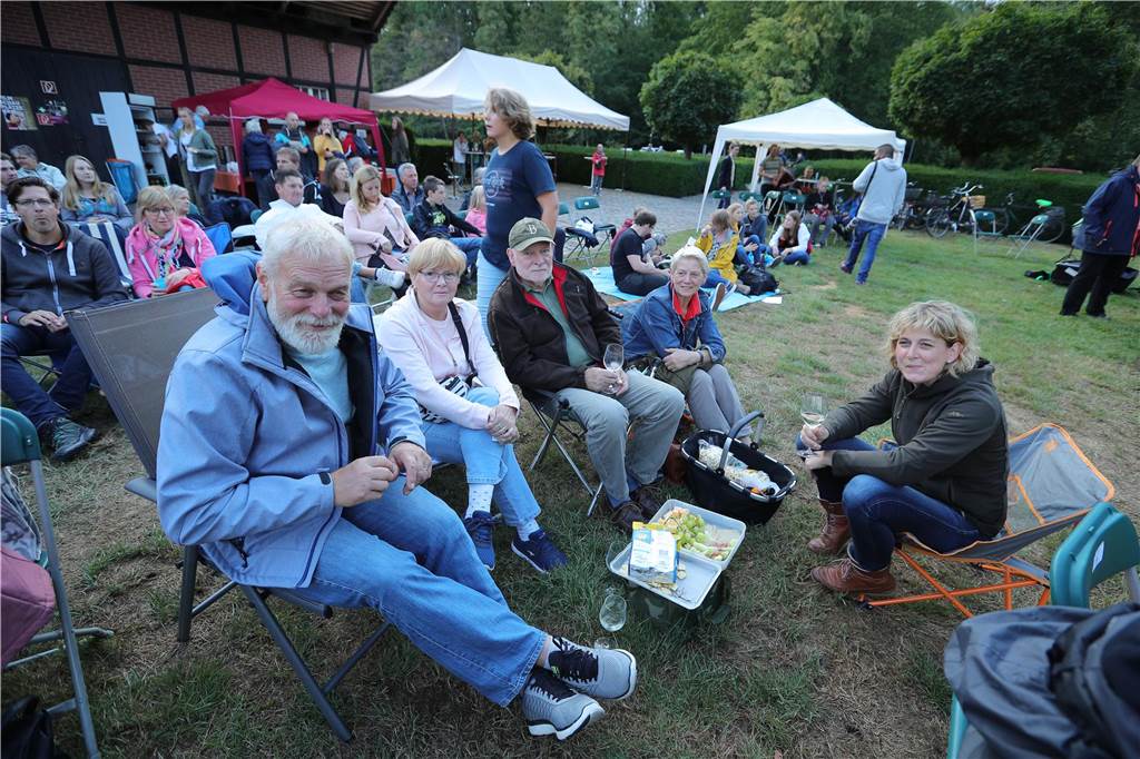Open-Air-Konzert am Schloss Nordkirchen: So sind die Wetterprognosen Mit Klappstühlen und Picknick im Schlepptau: Viele freuen sich schon auf das Klassikkonzert in Nordkirchen.
