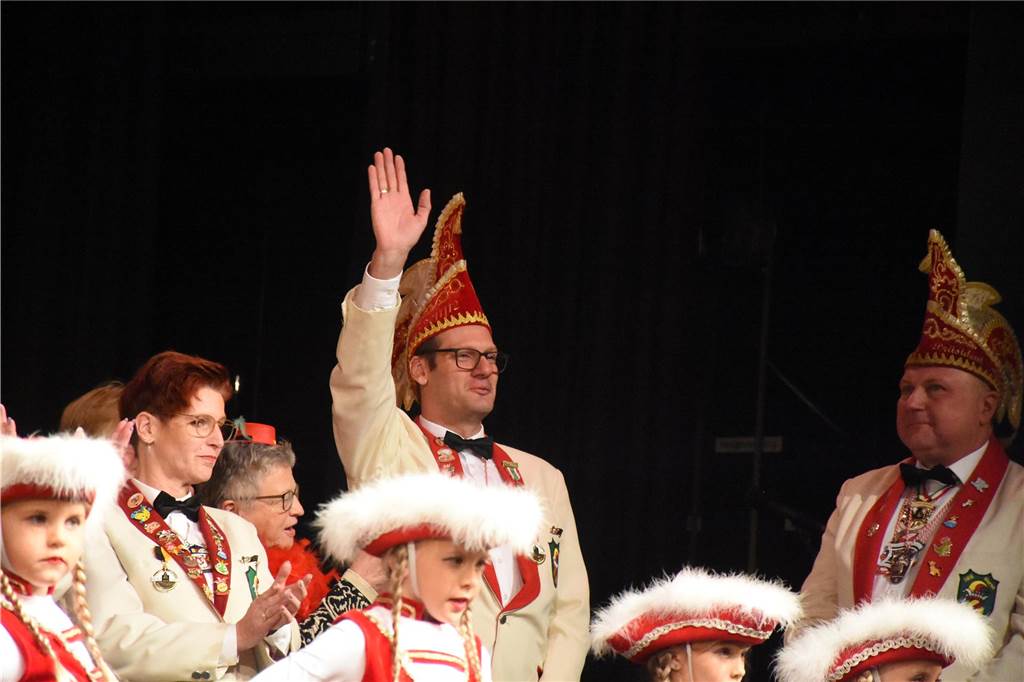 Mit lautem "Helau" krönten die Werner Karnevalisten am Samstag bei der Prinzenproklamation ihr neues Stadtprinzenpaar. Wir waren mit der Kamera dabei.