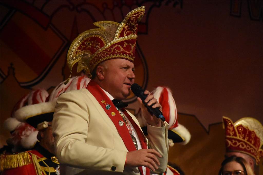 Mit lautem "Helau" krönten die Werner Karnevalisten am Samstag bei der Prinzenproklamation ihr neues Stadtprinzenpaar. Wir waren mit der Kamera dabei.