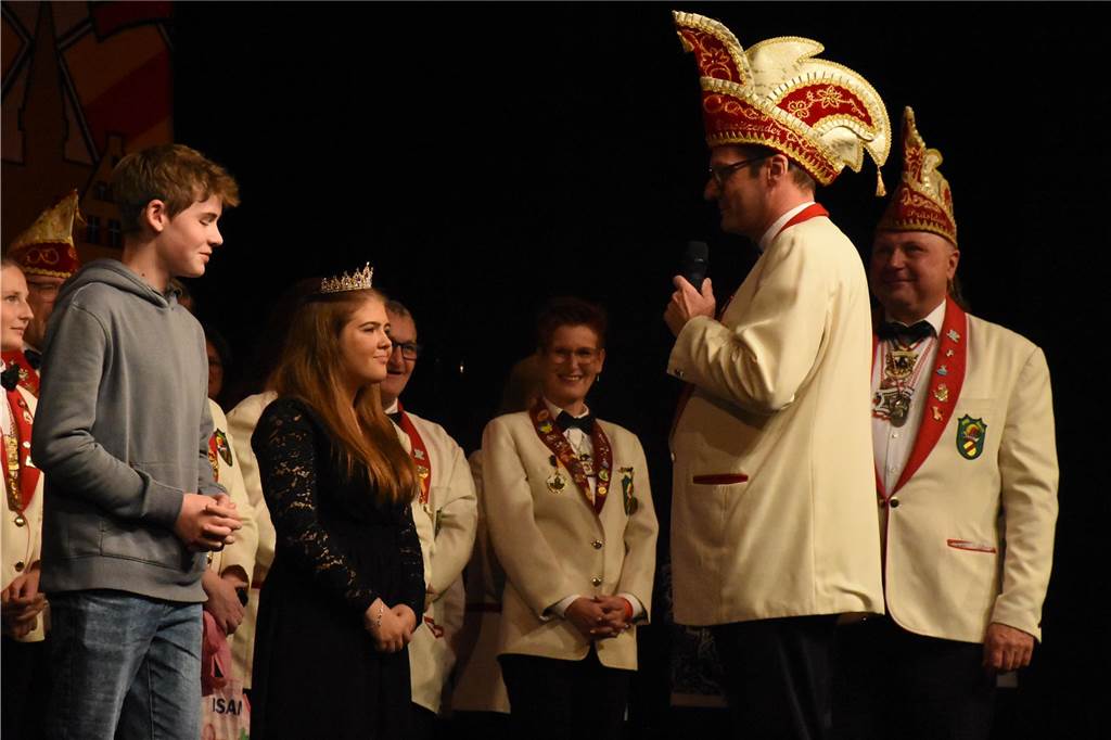 Mit lautem "Helau" krönten die Werner Karnevalisten am Samstag bei der Prinzenproklamation ihr neues Stadtprinzenpaar. Wir waren mit der Kamera dabei.
