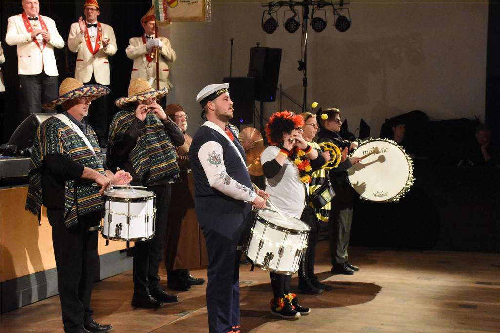 Mit lautem "Helau" krönten die Werner Karnevalisten am Samstag bei der Prinzenproklamation ihr neues Stadtprinzenpaar. Wir waren mit der Kamera dabei.