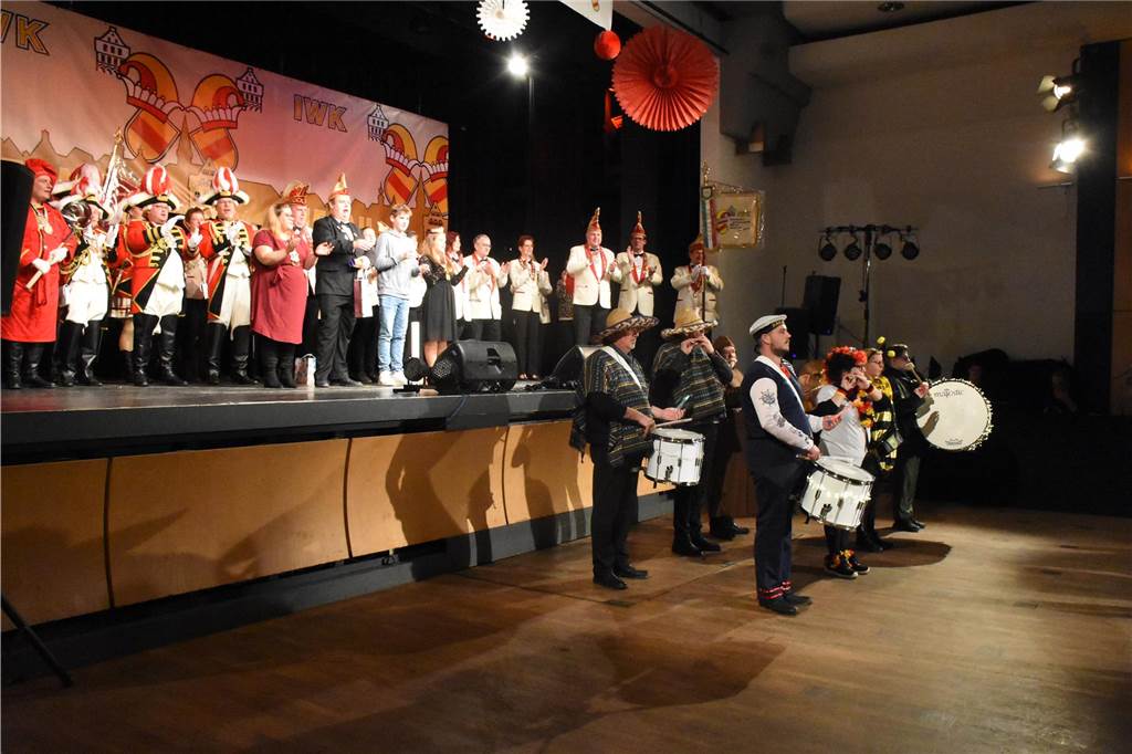 Mit lautem "Helau" krönten die Werner Karnevalisten am Samstag bei der Prinzenproklamation ihr neues Stadtprinzenpaar. Wir waren mit der Kamera dabei.