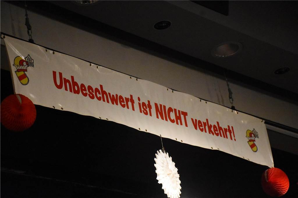 Mit lautem "Helau" krönten die Werner Karnevalisten am Samstag bei der Prinzenproklamation ihr neues Stadtprinzenpaar. Wir waren mit der Kamera dabei.