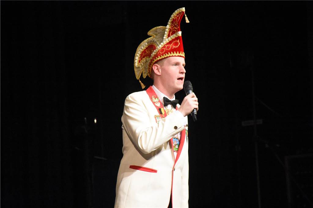 Mit lautem "Helau" krönten die Werner Karnevalisten am Samstag bei der Prinzenproklamation ihr neues Stadtprinzenpaar. Wir waren mit der Kamera dabei.