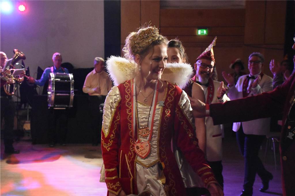 Mit lautem "Helau" krönten die Werner Karnevalisten am Samstag bei der Prinzenproklamation ihr neues Stadtprinzenpaar. Wir waren mit der Kamera dabei.