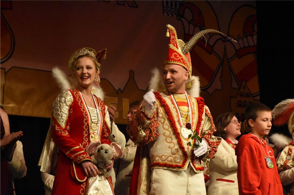 Mit lautem "Helau" krönten die Werner Karnevalisten am Samstag bei der Prinzenproklamation ihr neues Stadtprinzenpaar. Wir waren mit der Kamera dabei.