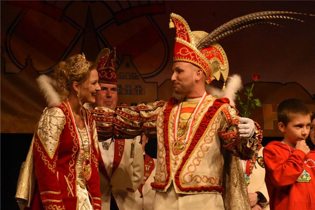 Mit lautem "Helau" krönten die Werner Karnevalisten am Samstag bei der Prinzenproklamation ihr neues Stadtprinzenpaar. Wir waren mit der Kamera dabei.