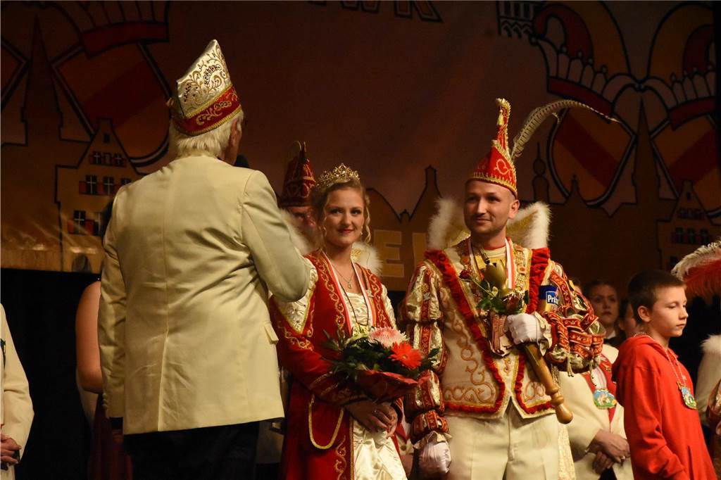 Mit lautem "Helau" krönten die Werner Karnevalisten am Samstag bei der Prinzenproklamation ihr neues Stadtprinzenpaar. Wir waren mit der Kamera dabei.