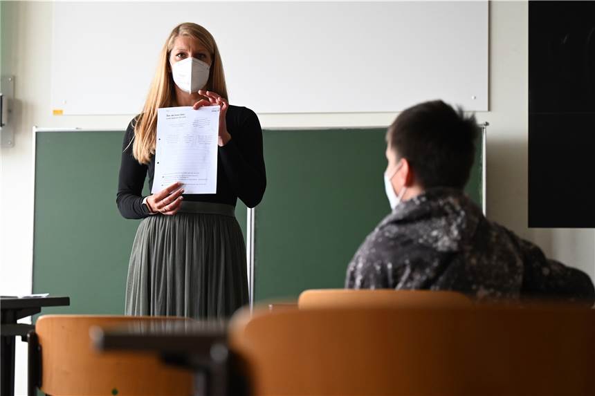 Corona: Die Stadt Haltern sollte über Schulschließungen entscheiden dürfen Mit Maske und Abstand - lasst die Schulen auf!