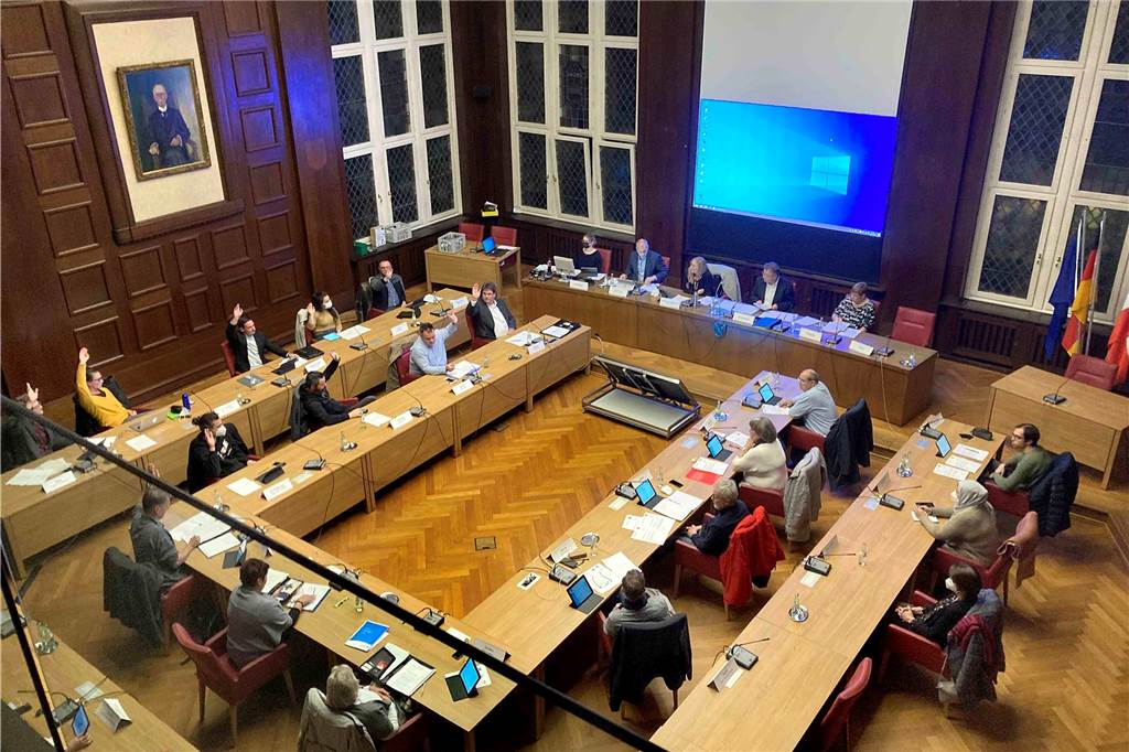 Mit Mehrheit beschloss der Schulausschuss im großen Sitzungssaal des Rathauses, die Neubaupläne für die Theodor-Fleitmann-Gesamtschule in Wandhofen zu stoppen.