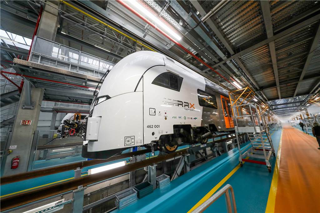 RRX und ICE: Siemens-Instandhaltungswerk in Dortmund soll wachsen Mit moderner Technik werden die Züge im „Rail Service Center“ gewartet. Nur