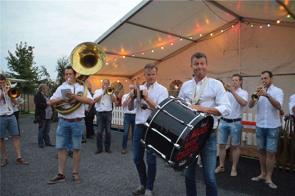 St. Katharina Berg und Tal sucht Nachfolger für Königspaar Pusch Mit Musik geht alles besser, wie dieses Archivbild von einem Schützenfest Berg und Tal zeigt.