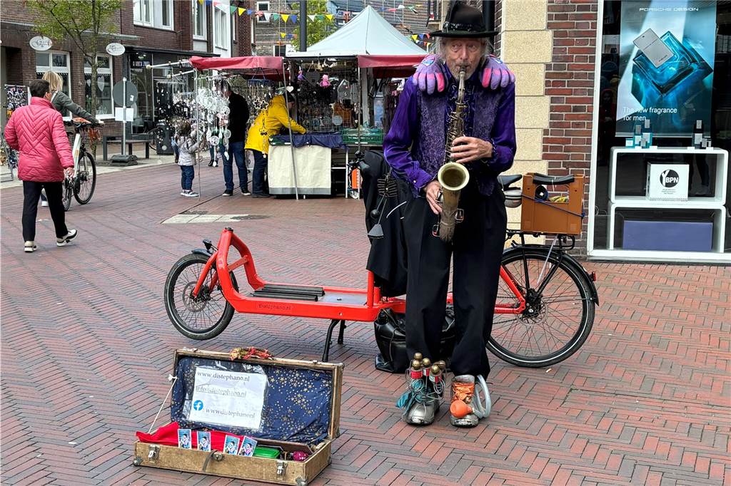Innenstadt ist Magnet für Hunderte Besucher: Stadtlohner Frühling Straßenmusiker