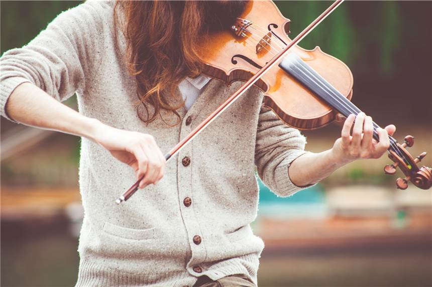Mit Musik gegen Einsamkeit: Konzerthaus Dortmund lädt Ü60-Singles ein Mit Musik möchte das Konzerthaus Dortmund gegen Einsamkeit und Isolation ankämpfen.