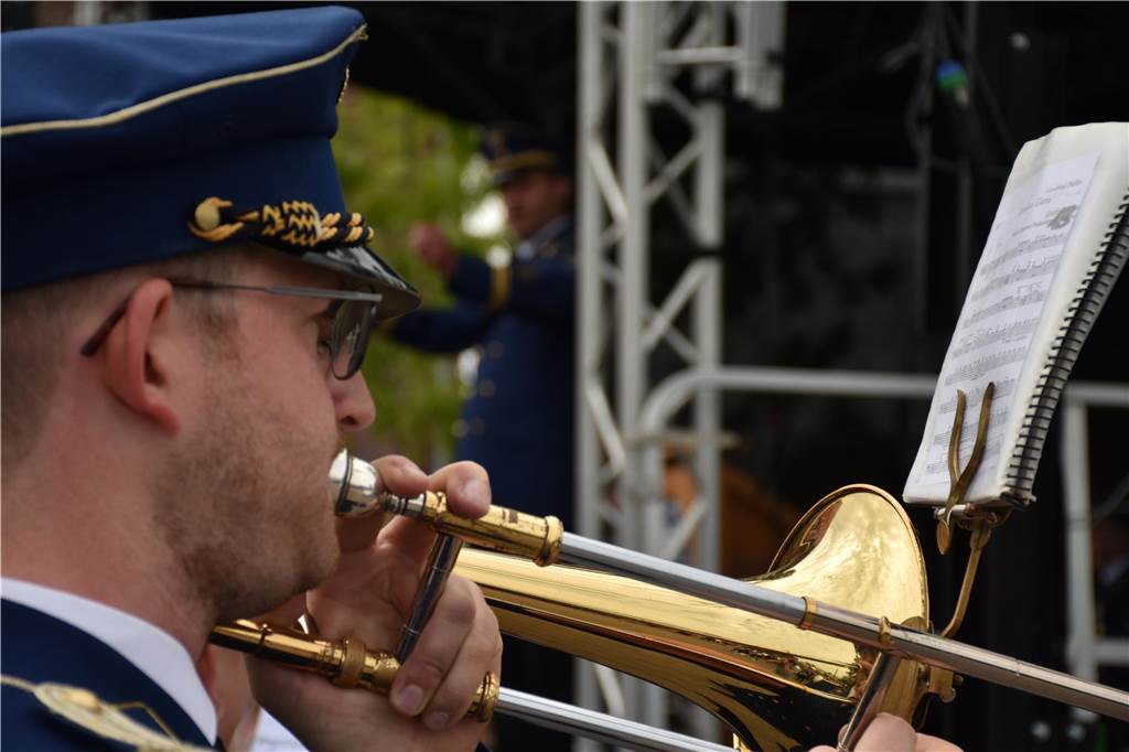 Mit rund 1300 Musikerinnen und Musikern und über 30 Gruppen hat die Musikkapelle Wiesentaler am Samstag ihr 125-jähriges Bestehen gefeiert. Einer der Höhepunkte war das gemeinsame Spiel auf dem neuen Mühlenplatz.