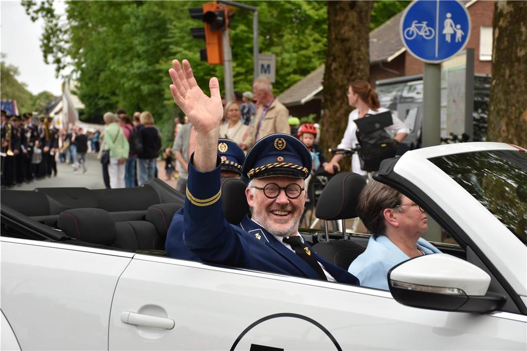 Mit rund 1300 Musikerinnen und Musikern und über 30 Gruppen hat die Musikkapelle Wiesentaler am Samstag ihr 125-jähriges Bestehen gefeiert. Einer der Höhepunkte war das gemeinsame Spiel auf dem neuen Mühlenplatz.