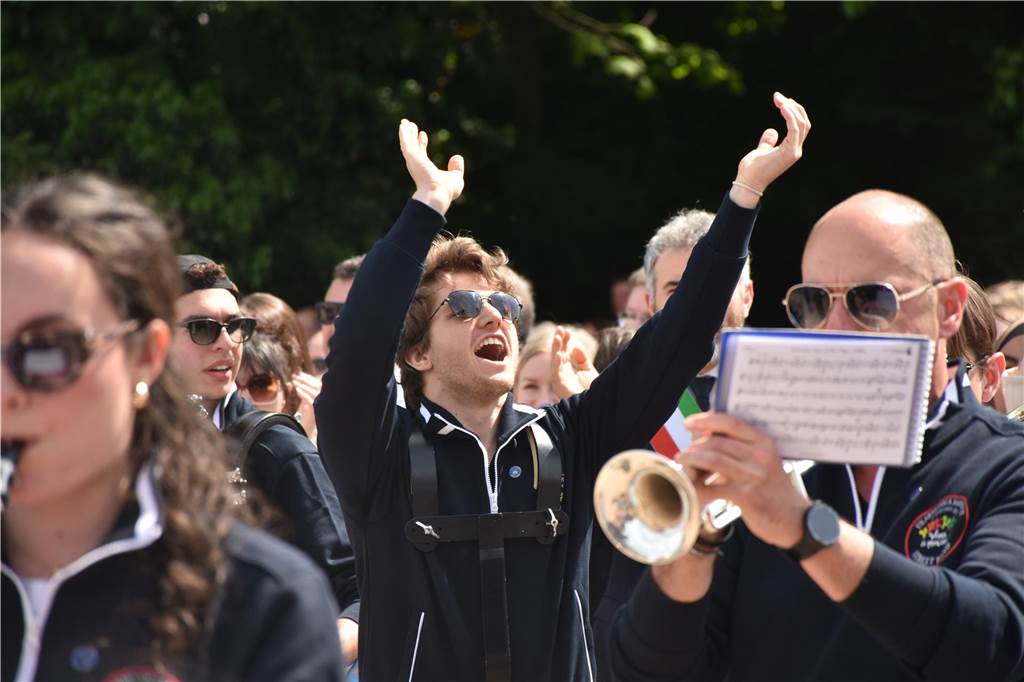 Mit rund 1300 Musikerinnen und Musikern und über 30 Gruppen hat die Musikkapelle Wiesentaler am Samstag ihr 125-jähriges Bestehen gefeiert. Einer der Höhepunkte war das gemeinsame Spiel auf dem neuen Mühlenplatz.