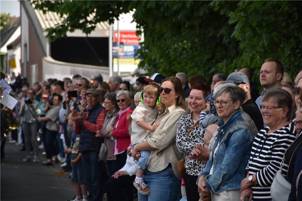 Mit rund 1300 Musikerinnen und Musikern und über 30 Gruppen hat die Musikkapelle Wiesentaler am Samstag ihr 125-jähriges Bestehen gefeiert. Einer der Höhepunkte war das gemeinsame Spiel auf dem neuen Mühlenplatz.