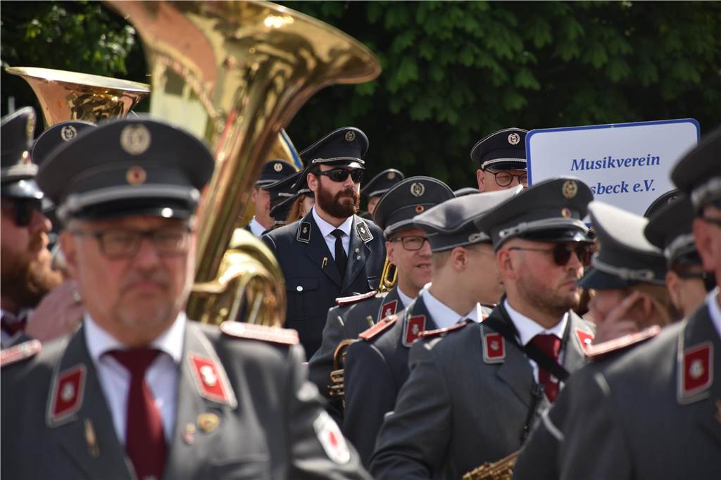 Mit rund 1300 Musikerinnen und Musikern und über 30 Gruppen hat die Musikkapelle Wiesentaler am Samstag ihr 125-jähriges Bestehen gefeiert. Einer der Höhepunkte war das gemeinsame Spiel auf dem neuen Mühlenplatz.