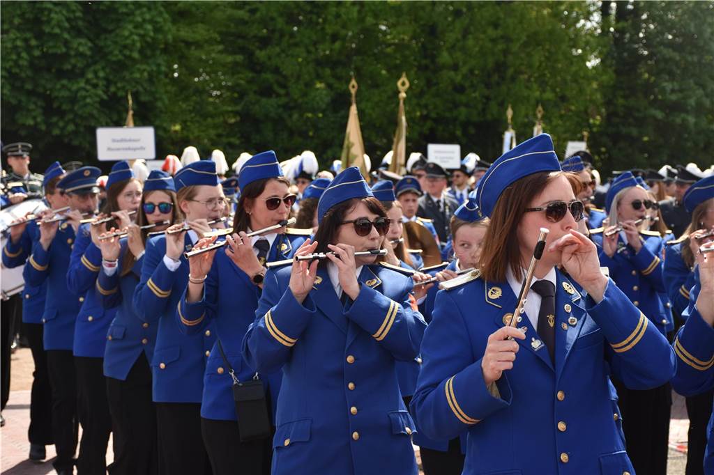 Mit rund 1300 Musikerinnen und Musikern und über 30 Gruppen hat die Musikkapelle Wiesentaler am Samstag ihr 125-jähriges Bestehen gefeiert. Einer der Höhepunkte war das gemeinsame Spiel auf dem neuen Mühlenplatz.