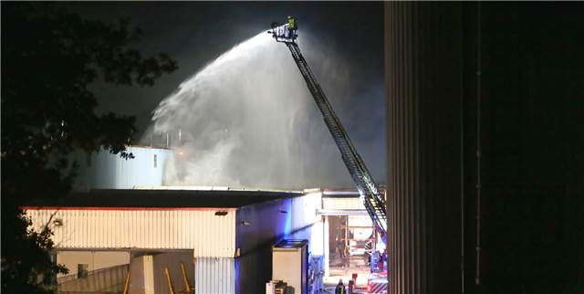 Viele Fotos: Schaden nach Brand bei Schmitz Cargobull geht in die Millionen