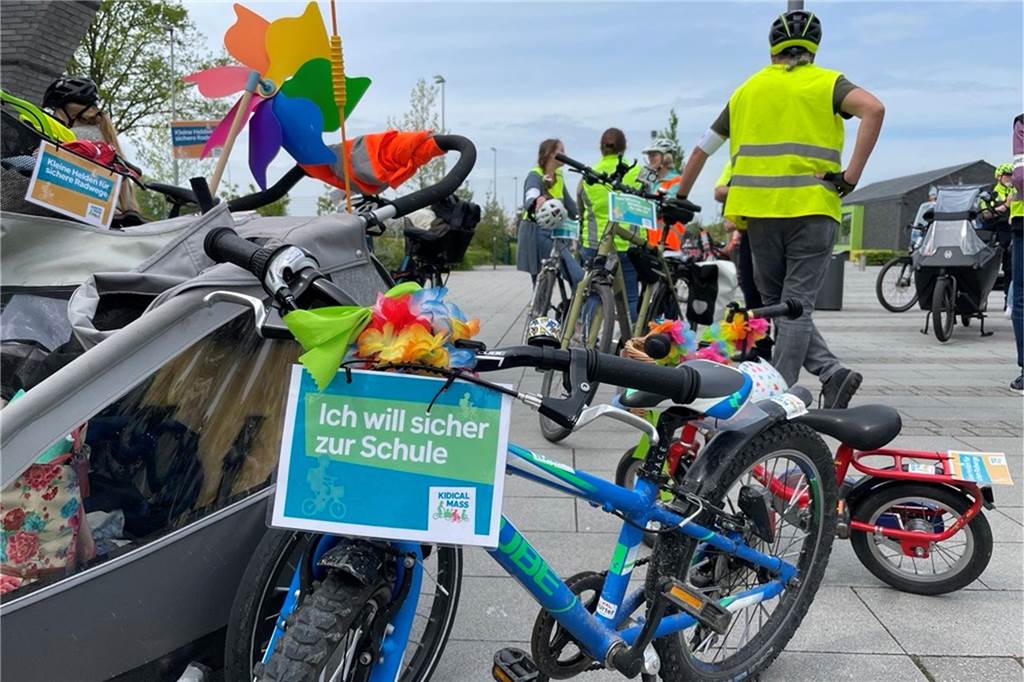 Kidical Mass rollt durch Selm: „Im Dorf ist es noch nicht ganz so einfach“ Die Kidical Mass in Selm am 7. Mai 2023